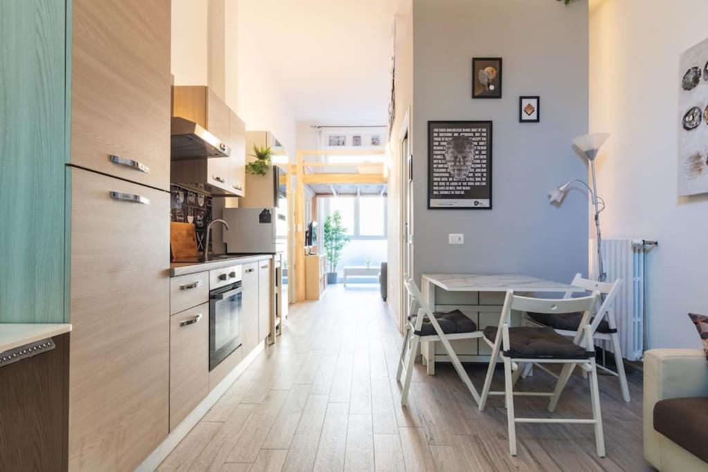 Appartamento Da Francesco - Ampio Monolocale Soppalcato Milano Esterno foto